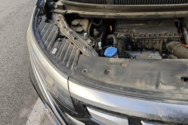 Used Denza D9 2022 DM-i 970 Four-Wheel Drive Flagship Model Engine Bay Right