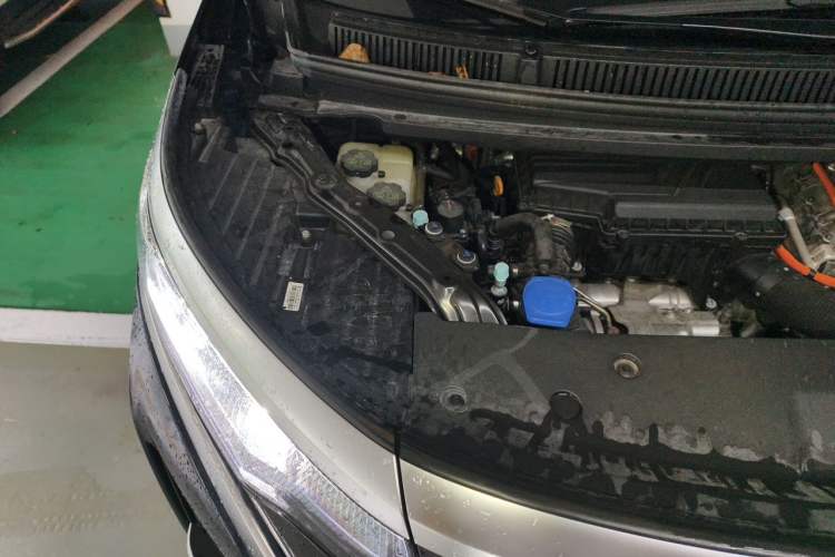 Used Denza D9 2022 DM-i 970 Four-Wheel Drive Flagship Model Engine Bay Right