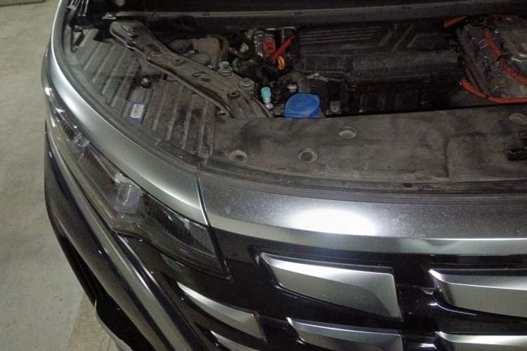 Used Denza D9 2022 DM-i 970 Four-Wheel Drive Prestige Model Engine Bay Right