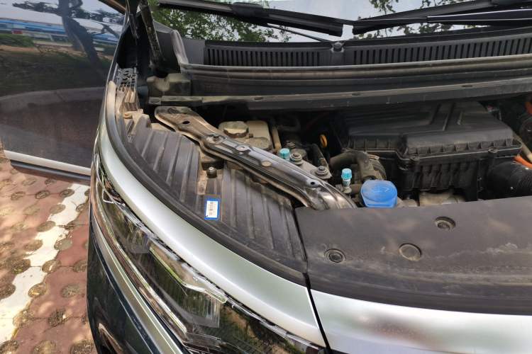 Used Denza D9 2022 DM-i 970 Four-Wheel Drive Flagship Model Engine Bay Right