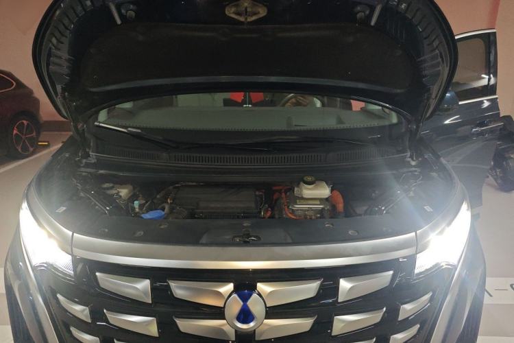 Used Denza D9 2022 DM-i 970 Four-Wheel Drive Prestige Model Engine Bay