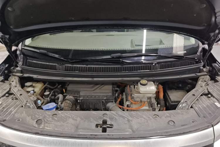 Used Denza D9 2022 DM-i 970 Four-Wheel Drive Flagship Model Engine Bay