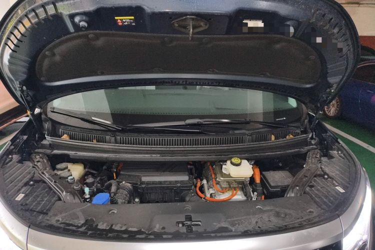 Used Denza D9 2022 DM-i 970 Four-Wheel Drive Flagship Model Engine Bay