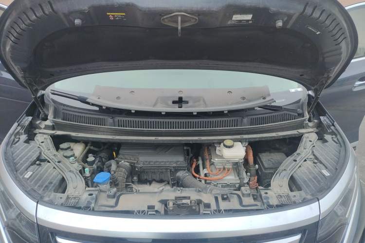 Used Denza D9 2022 DM-i 970 Four-Wheel Drive Prestige Model Engine Bay