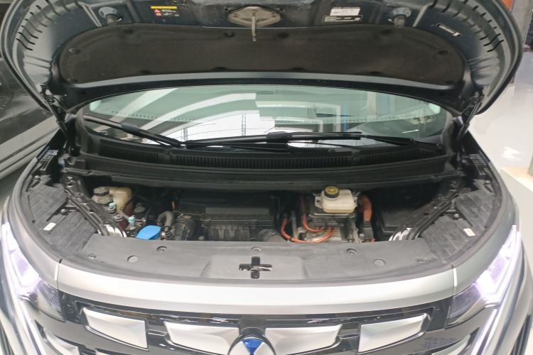 Used Denza D9 2022 DM-i 970 Four-Wheel Drive Flagship Model Engine Bay