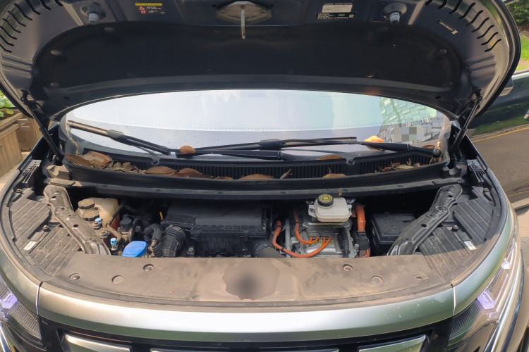 Used Denza D9 2022 DM-i 1040 Prestige Model Engine Bay