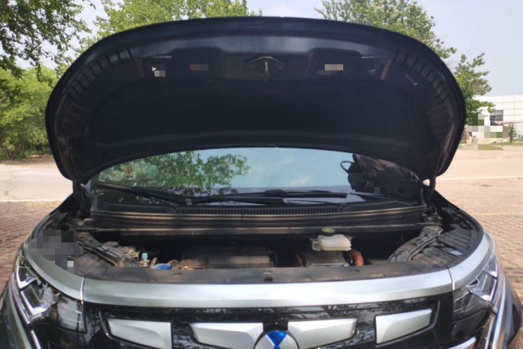 Used Denza D9 2022 DM-i 970 Four-Wheel Drive Flagship Model Engine Bay