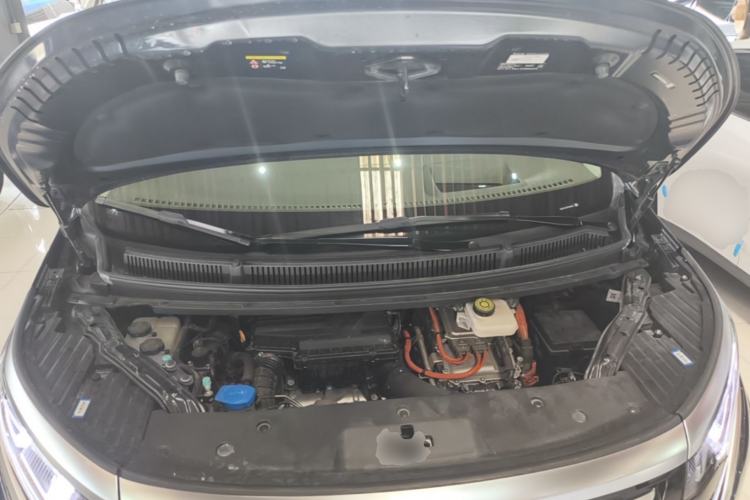 Used Denza D9 2022 DM-i 970 Four-Wheel Drive Flagship Model Engine Bay