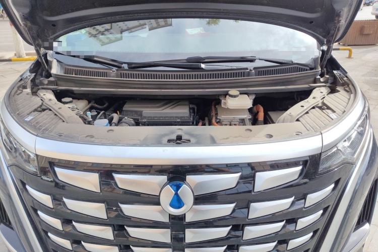 Used Denza D9 2022 DM-i 1040 Prestige Model Engine Bay