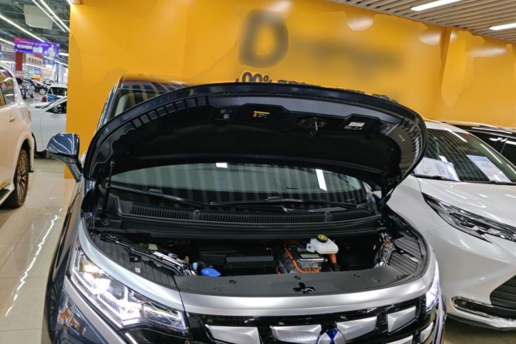 Used Denza D9 2022 DM-i 970 Four-Wheel Drive Flagship Model Engine Bay