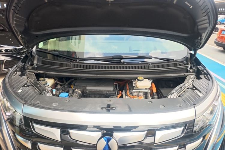 Used Denza D9 2022 DM-i 970 Four-Wheel Drive Flagship Model Engine Bay