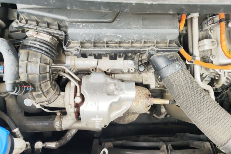 Used Denza D9 2022 DM-i 970 Four-Wheel Drive Flagship Model Engine Bay