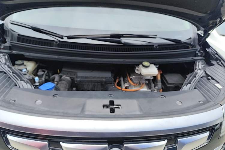 Used Denza D9 2022 DM-i 970 Four-Wheel Drive Prestige Model Engine Bay