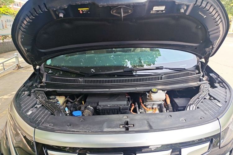Used Denza D9 2022 DM-i 970 Four-Wheel Drive Flagship Model Engine Bay