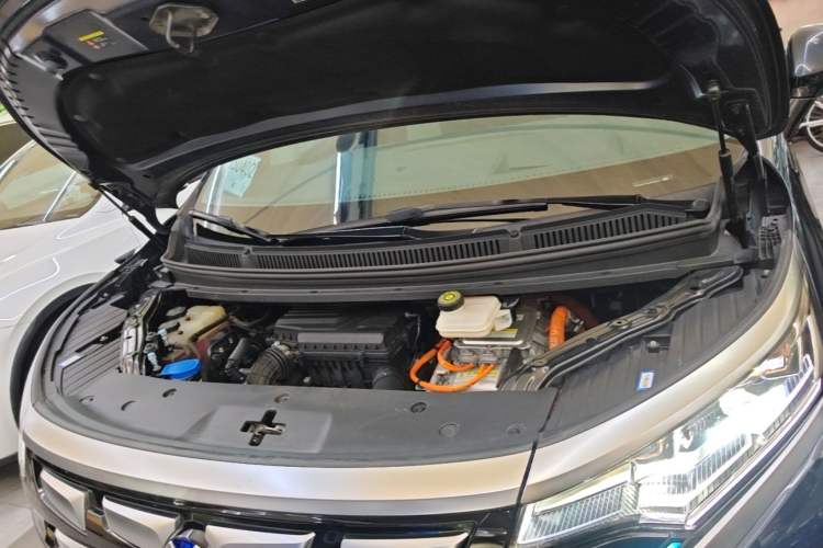 Used Denza D9 2022 DM-i 970 Four-Wheel Drive Prestige Model Engine Bay