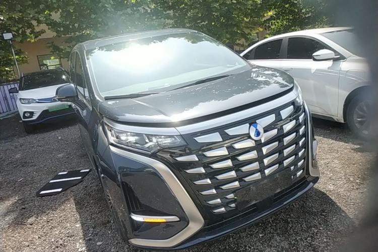 Used Denza D9 2022 DM-i 1040 Prestige Model Exterior 1