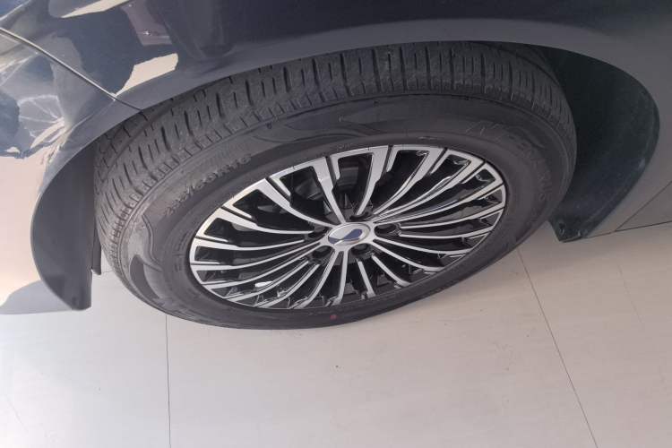 Used Denza D9 2022 DM-i 1040 Prestige Model Exterior 1