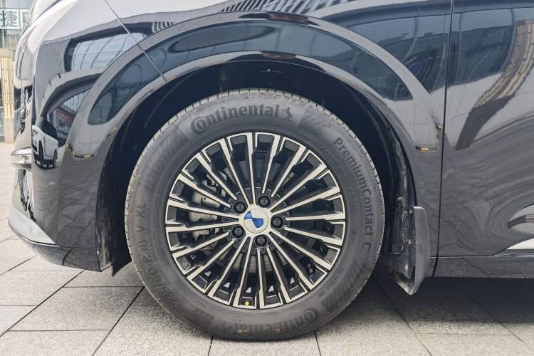 Used Denza D9 2022 DM-i 970 Four-Wheel Drive Prestige Model Exterior 12