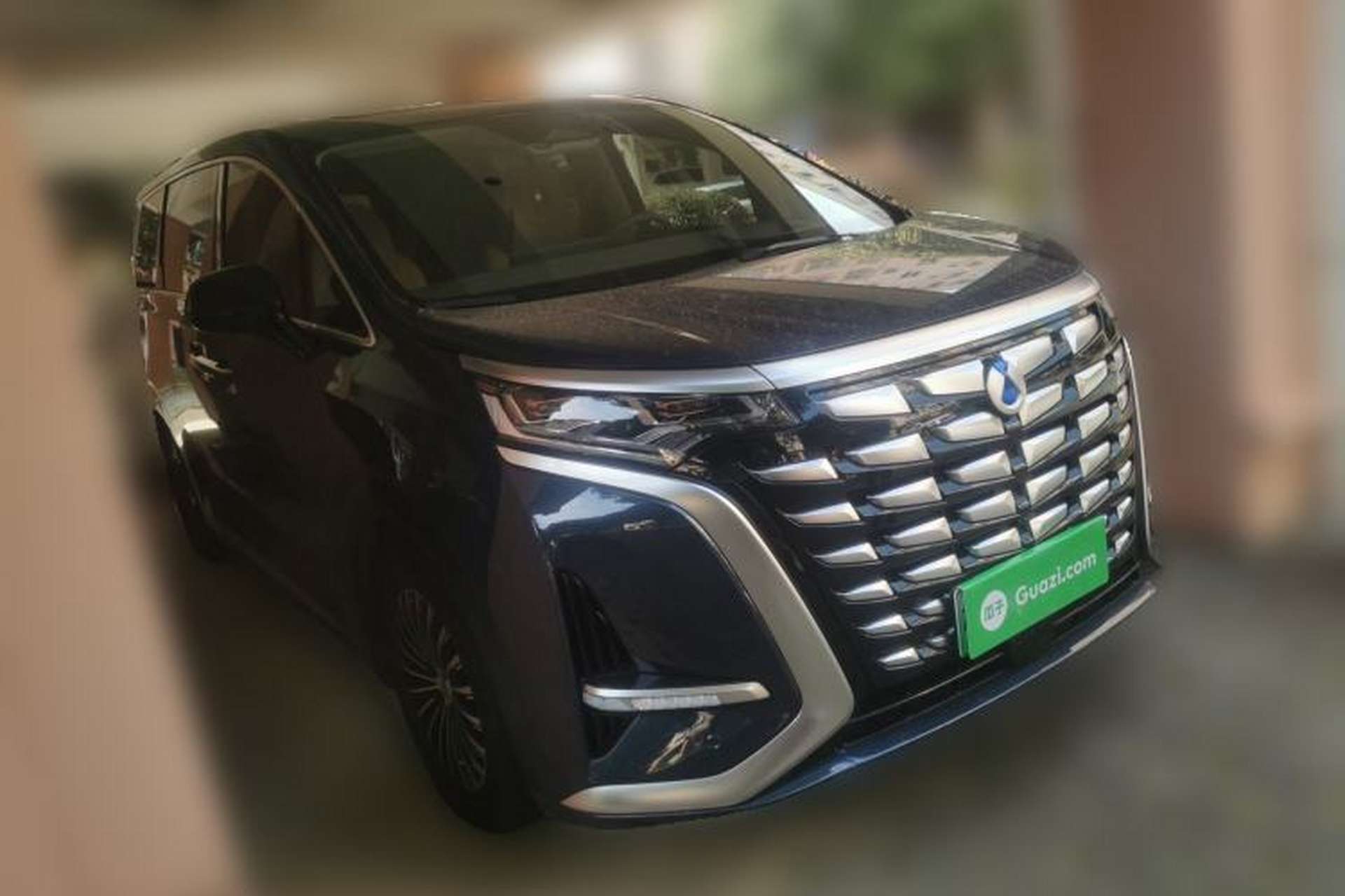 Used Denza D9 2022 DM-i 970 Four-Wheel Drive Prestige Model Exterior 2