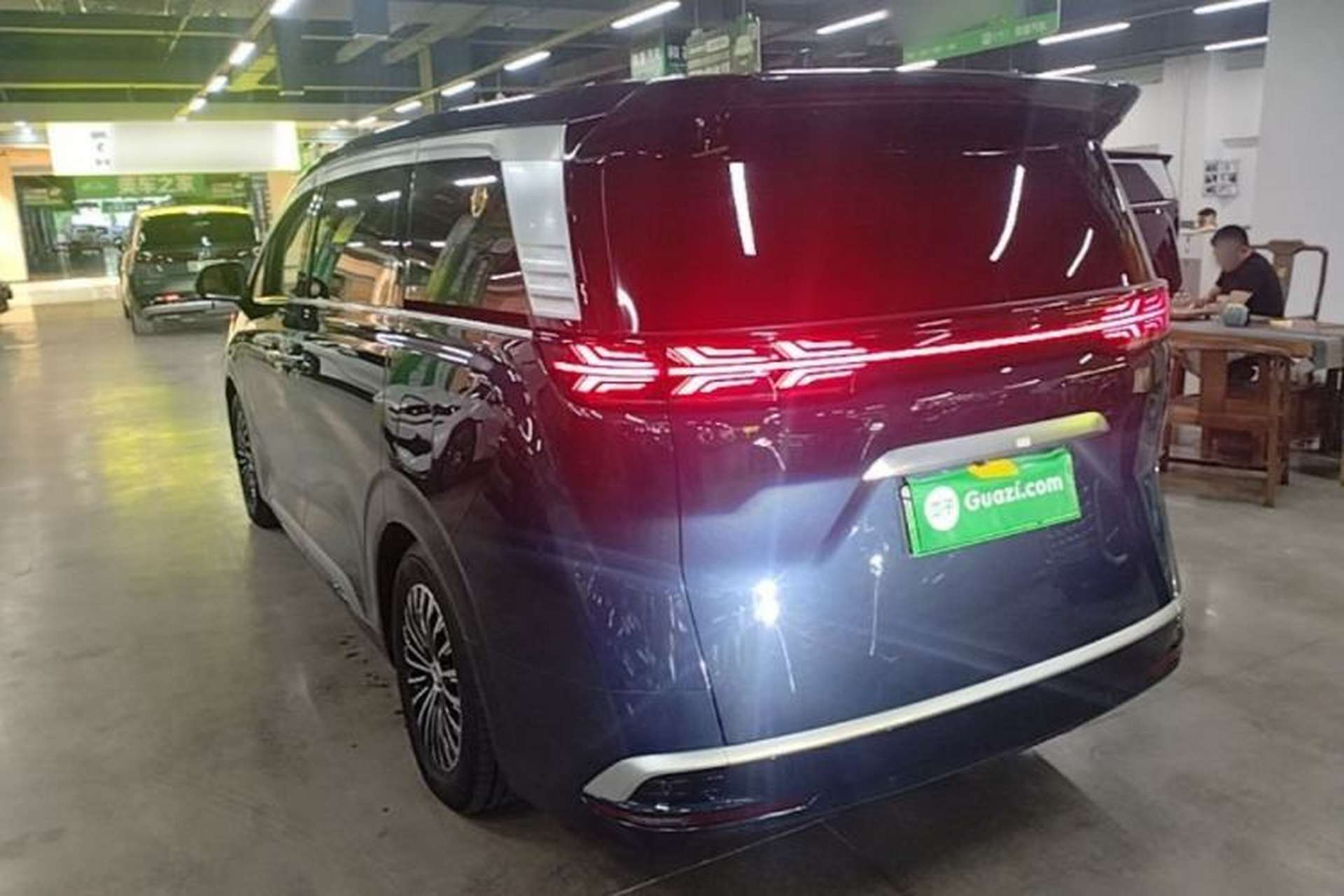Used Denza D9 2022 DM-i 970 Four-Wheel Drive Prestige Model Exterior 2
