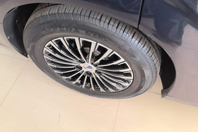 Used Denza D9 2022 DM-i 1040 Prestige Model Exterior 2