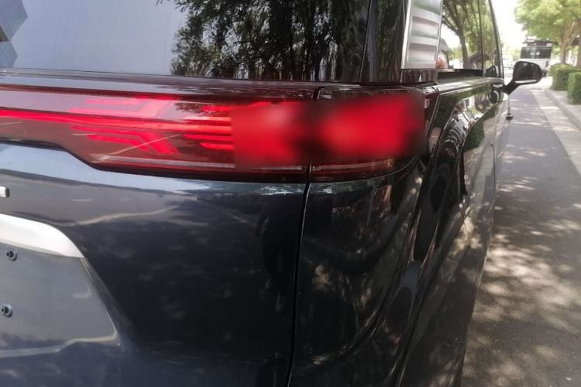 Used Denza D9 2022 DM-i 1040 Prestige Model Exterior 3