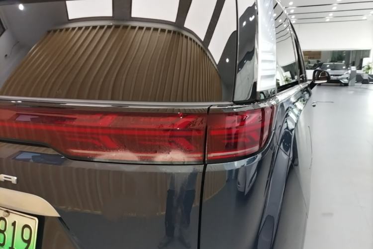 Used Denza D9 2022 DM-i 970 Four-Wheel Drive Flagship Model Exterior 3
