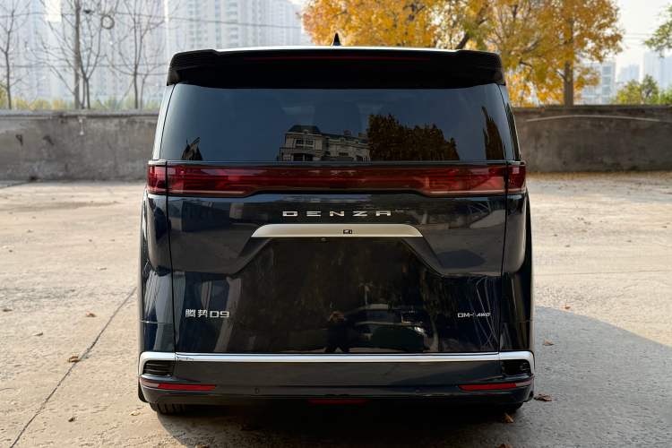 Used Denza D9 2022 DM-i 970 Four-Wheel Drive Flagship Model Exterior 4
