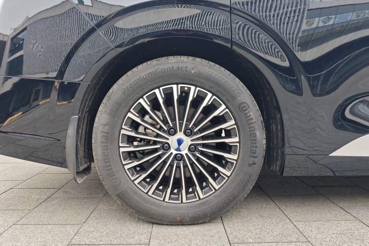 Used Denza D9 2022 DM-i 970 Four-Wheel Drive Prestige Model Exterior 4