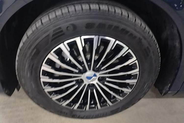 Used Denza D9 2022 DM-i 970 Four-Wheel Drive Prestige Model Exterior 4