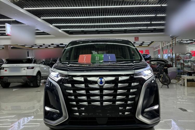 Used Denza D9 2022 DM-i 1040 Prestige Model Exterior 4