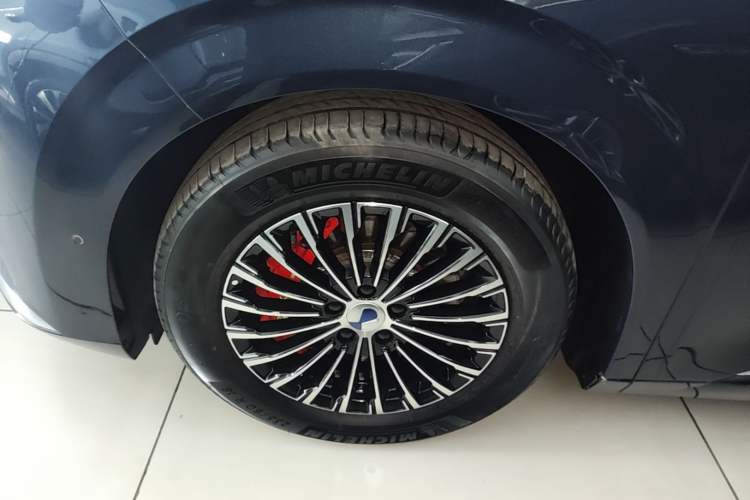 Used Denza D9 2022 DM-i 970 Four-Wheel Drive Flagship Model Exterior 4