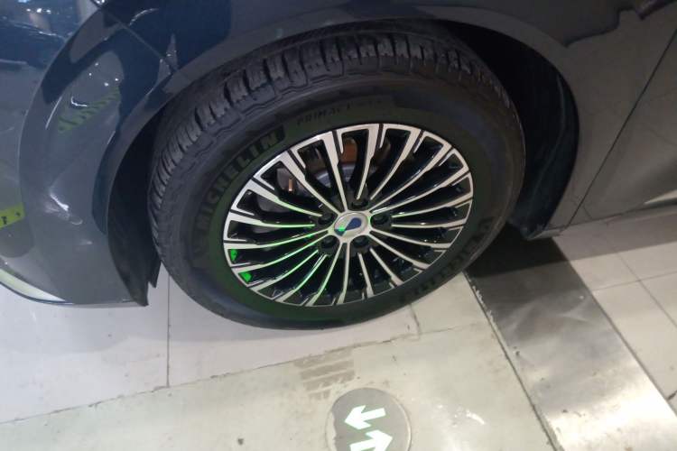 Used Denza D9 2022 DM-i 970 Four-Wheel Drive Flagship Model Exterior 4