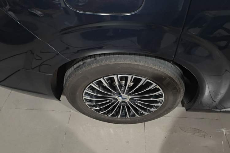 Used Denza D9 2022 DM-i 970 Four-Wheel Drive Prestige Model Exterior 5