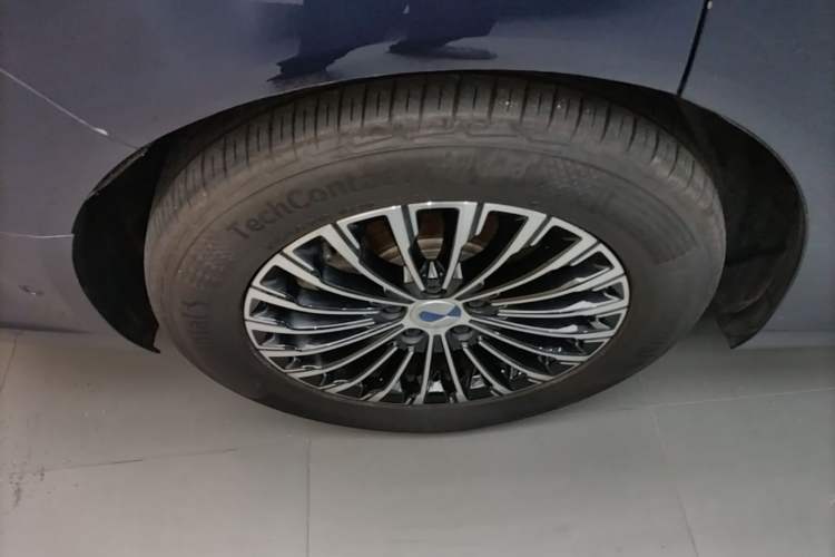 Used Denza D9 2022 DM-i 970 Four-Wheel Drive Flagship Model Exterior 5