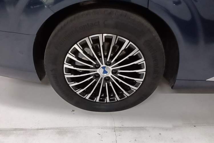 Used Denza D9 2022 DM-i 970 Four-Wheel Drive Flagship Model Exterior 5