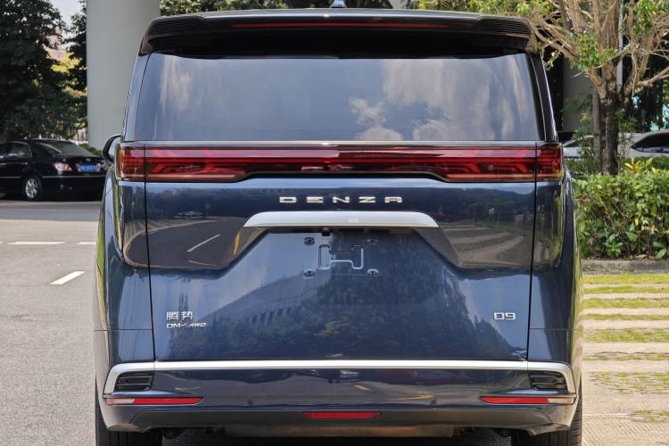 Used Denza D9 2022 DM-i 970 Four-Wheel Drive Prestige Model Exterior 5