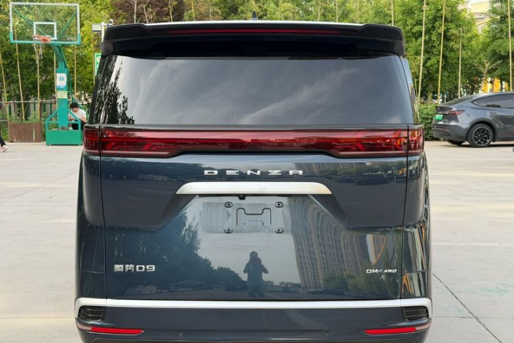 Used Denza D9 2022 DM-i 970 Four-Wheel Drive Prestige Model Exterior 6