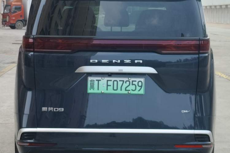 Used Denza D9 2022 DM-i 1040 Prestige Model Exterior 6