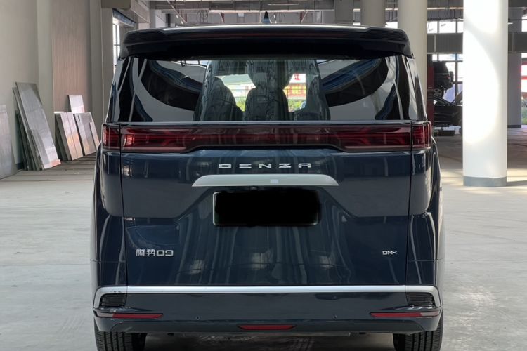Used Denza D9 2022 DM-i 1040 Prestige Model Exterior 6