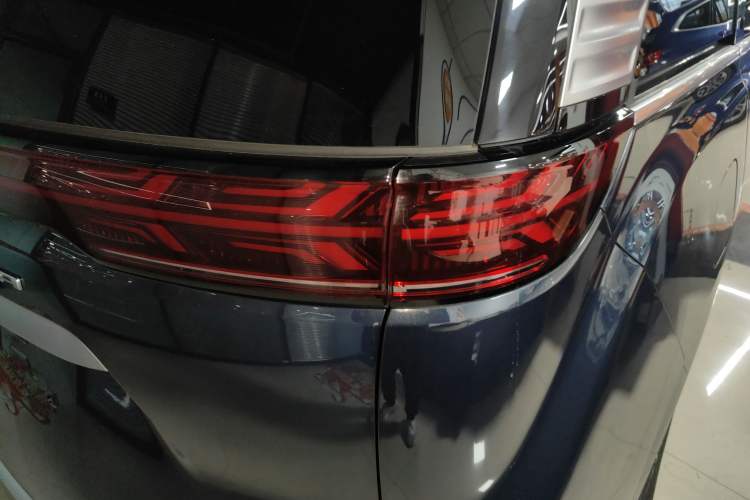 Used Denza D9 2022 DM-i 970 Four-Wheel Drive Flagship Model Exterior 6