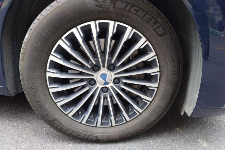 Used Denza D9 2022 DM-i 970 Four-Wheel Drive Prestige Model Exterior 7