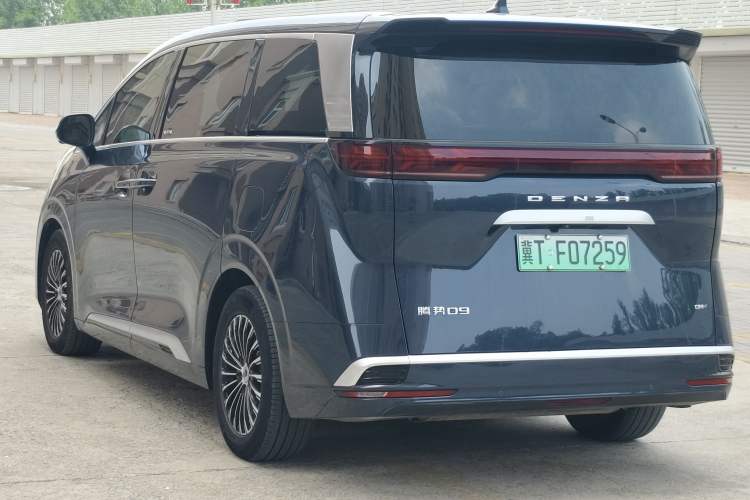Used Denza D9 2022 DM-i 1040 Prestige Model Exterior 7
