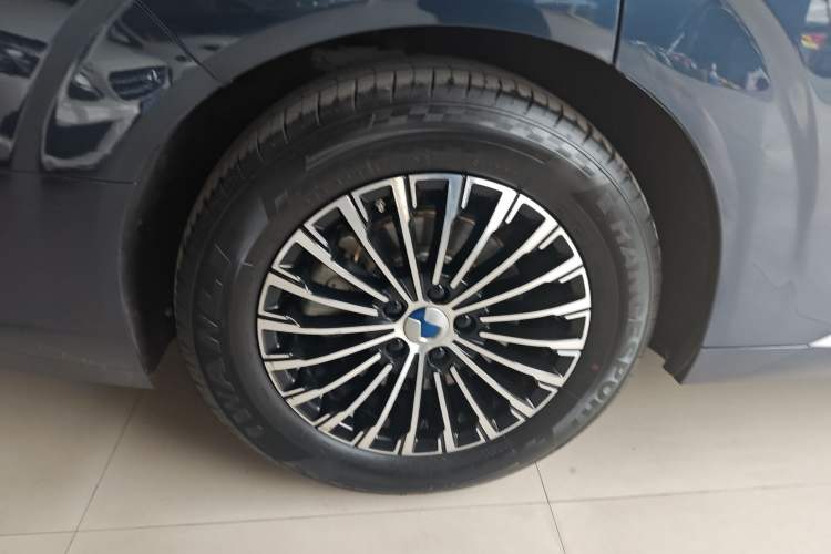 Used Denza D9 2022 DM-i 970 Four-Wheel Drive Prestige Model Exterior 8