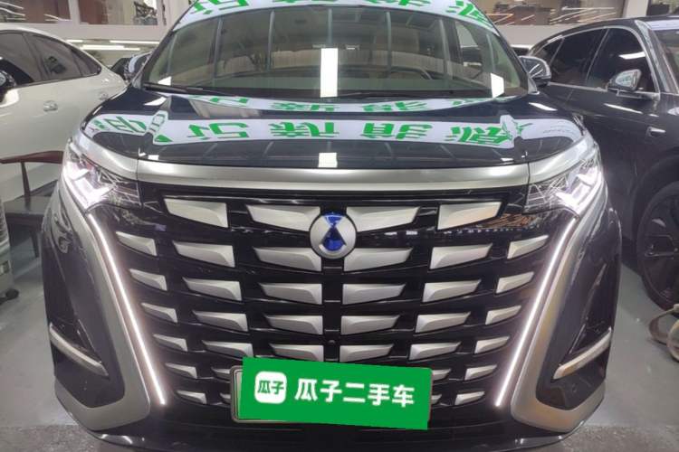 Used Denza D9 2022 DM-i 970 Four-Wheel Drive Flagship Model Front