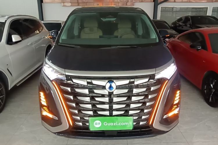 Used Denza D9 2022 DM-i 970 Four-Wheel Drive Prestige Model Front