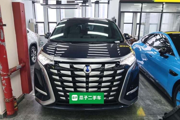 Used Denza D9 2022 DM-i 970 Four-Wheel Drive Prestige Model Front