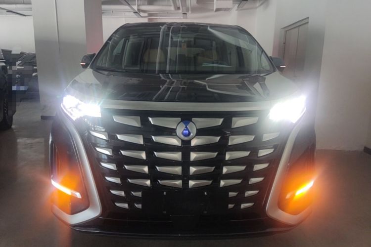 Used Denza D9 2022 DM-i 1040 Prestige Model Front