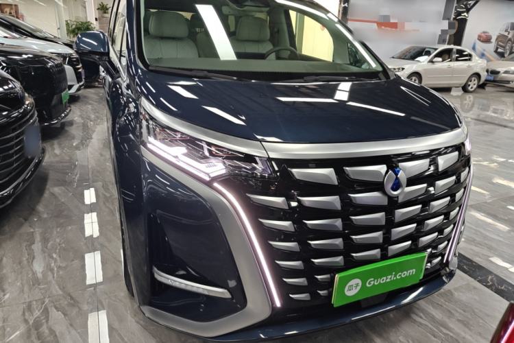 Used Denza D9 2022 DM-i 970 Four-Wheel Drive Flagship Model Front