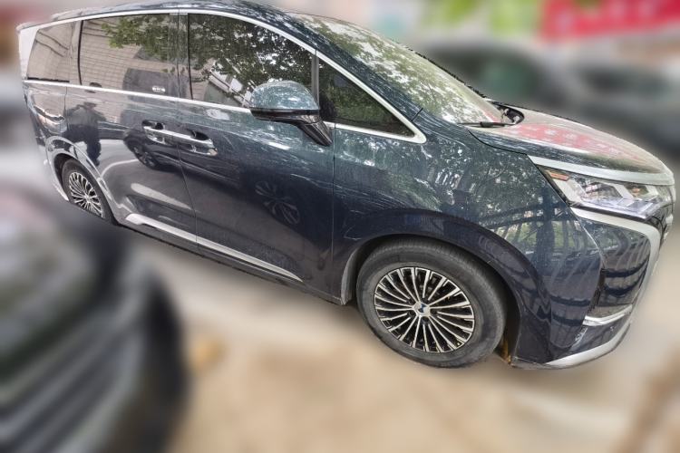 Used Denza D9 2022 DM-i 970 Four-Wheel Drive Prestige Model Front Right 45 Deg